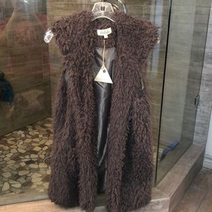 Shaggy Sleeveless Vest w/ Hood